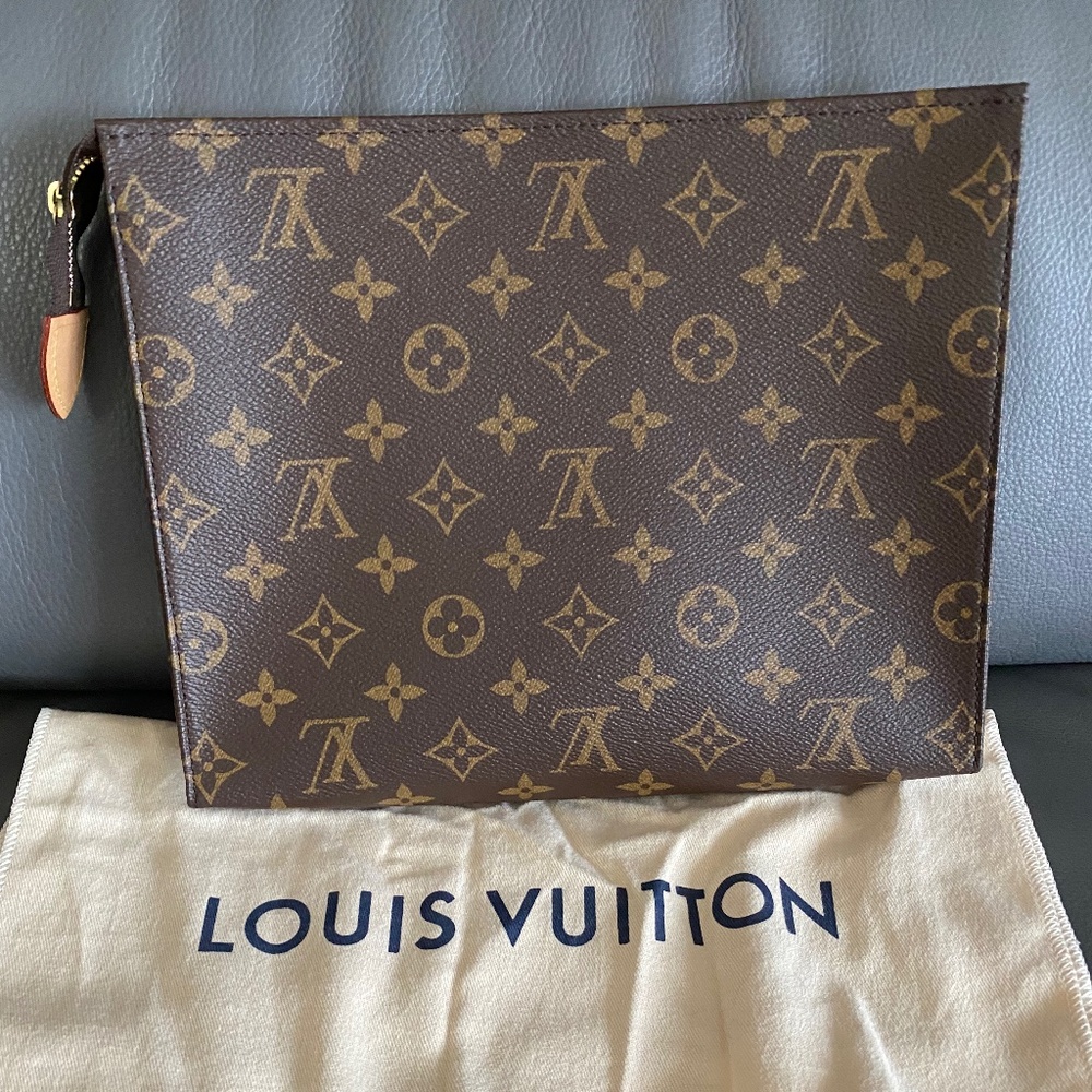 ❌SOLD❌Louis Vuitton Toiletry 26